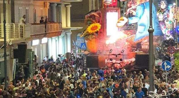 Carnevale, incidente alla fine della sfilata: 27enne investita dal trattore