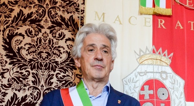 Il sindaco di Macerata Sandro Parcaroli