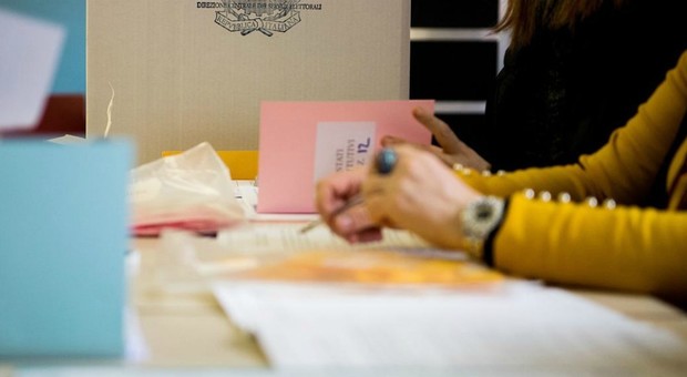 Elezioni suppletive a Napoli, soltanto 12 giorni per il nome Pd-M5S