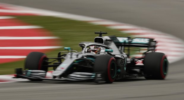 Hamilton vola nelle terze prove libere. Leclerc e Vettel alle sue spalle