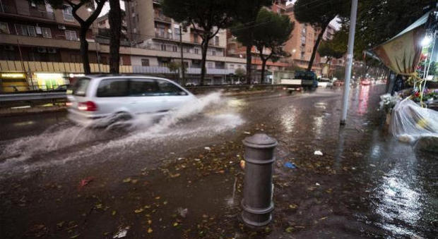 Meteo, continua l'ondata di maltempo sull'Italia: «Dal 9 novembre tornerà l'estate»