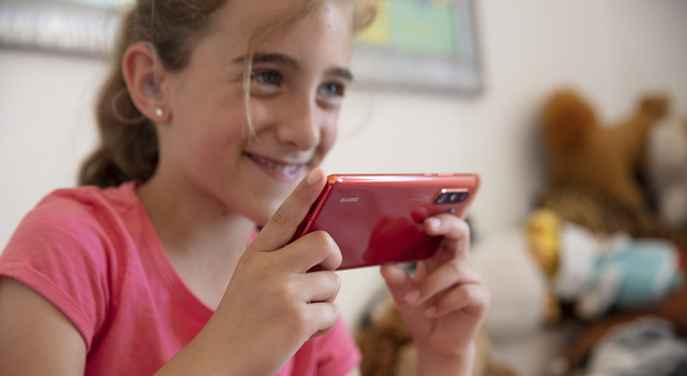 Huawei, nuovi racconti per StorySign: l'Intelligenza Artificiale per i bambini non udenti