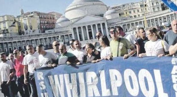 Napoli, c'è un'ultima chance: nuova società Whirlpool-Invitalia