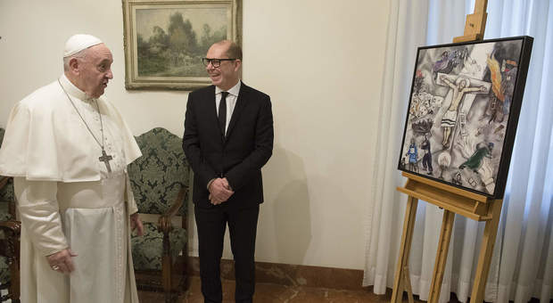Papa Francesco con il quadro donato da Stefano Lazzari