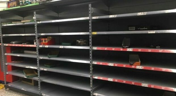 Regno Unito, emergenza seconda ondata covid: nei supermercati è già panico e corsa all'acquisto