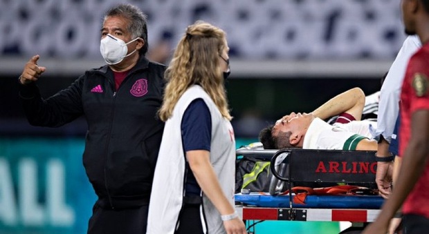 Lozano, infortunio con il Messico: colpito al volto, finisce in ospedale