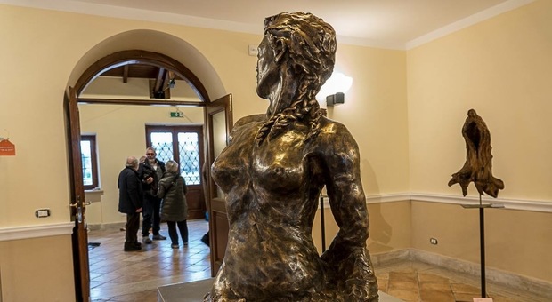 La scultrice sorrentina Giusy Milone premiata per la statua «Viola» Foto