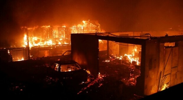 Incendi fuori controllo in Cile: sale a 56 il bilancio delle vittime. È la peggiore tragedia del Paese dal terremoto del 2010