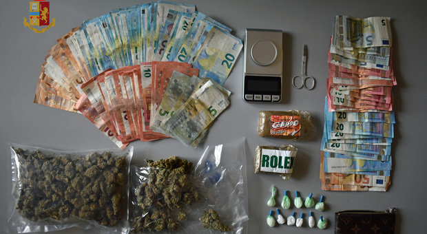 In casa marijuana e cocaina: un arresto e due denunce