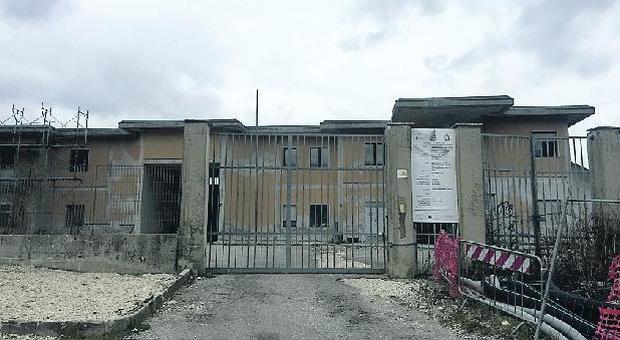 Centro migranti nell'ex carcere, il sindaco: «Progetto da rivedere»