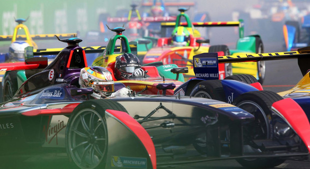 Un momento di bagarre in un ePrix del campionato 2016