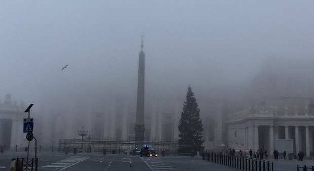 Roma si sveglia con la nebbia: tutti i voli di Ciampino dirottati a Fiumicino