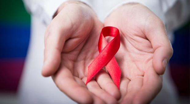 Aids, in farmacia il test rapido e indolore. L'Oms: “Un sieropositivo su 7 non sa di esserlo”
