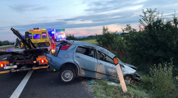 Bambina di 4 mesi muore in un incidente stradale vicino Piacenza, la mamma era alla guida dell'auto