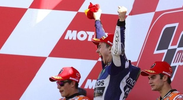 Lorenzo vince a Valencia, è campione del mondo. Vale Rossi solo quarto, il coraggio non basta