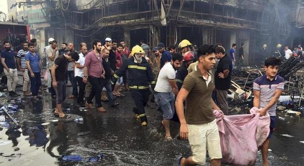 Autobomba Isis fa strage di bambini a Baghdad: almeno 126 morti e 150 feriti