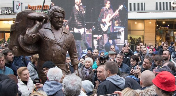 Bud Spencer, a Budapest una statua di bronzo ricorda Carlo Pedersoli