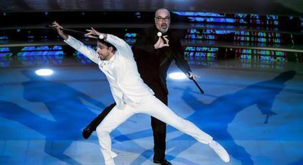 Il curatore di immagine Giovanni Ciacci e il ballerino Raimondo Todaro a "Ballando con le stelle"