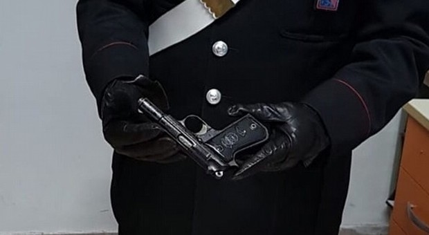 Napoli, tragedia in caserma: carabiniere suicida con la pistola d’ordinanza