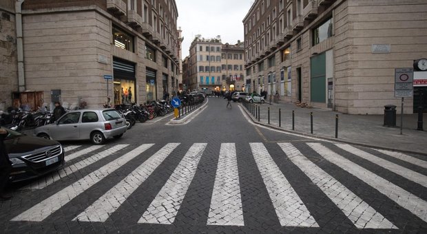 Roma, dietrofront sulla Ztl: gli scooter continueranno a passare