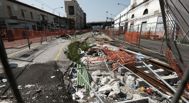Napoli, la buona notizia nella calza: ripartono i lavori di via Marina