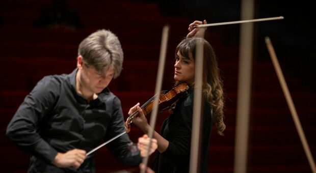 Il direttore d'orchestra Daniele Rustioni con la violinista (e moglie) Francesca Dego