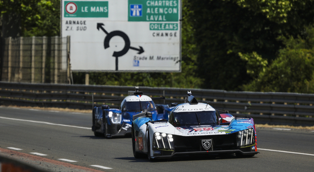Le Mans, primi giri in pista per la Peugeot 9X8