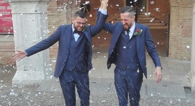 Daniele e Mirko sposi dopo 10 anni: «Tanta emozione e tanta gioia»