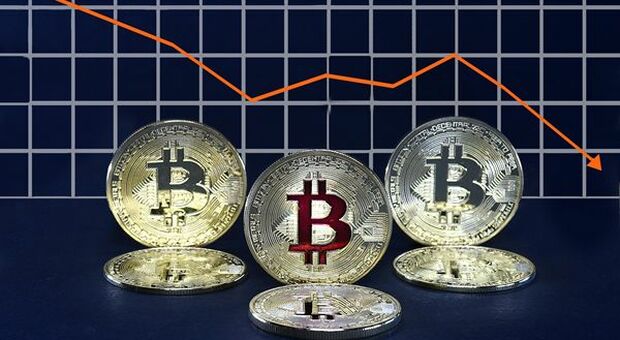Bitcoin in frenata dopo balzo vigilia, scivola sotto quota 40mila dollari