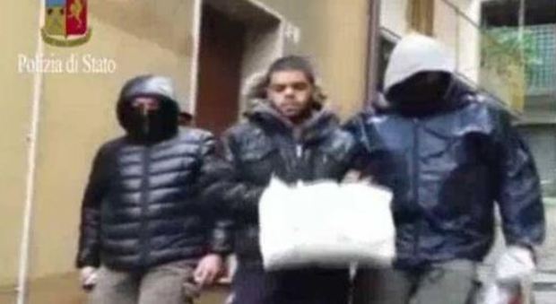Documenti pro Isis su Internet, arrestato 23enne marocchino: perquisizioni anche a Napoli