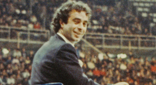 “Sotto la sedia”: Peppino Di Stefano racconta la sua carriera da arbitro internazionale di tennis. I tornei in tutto il mondo, le coppe Davis, i campioni incrociati in 40 anni di grande sport diventati libro