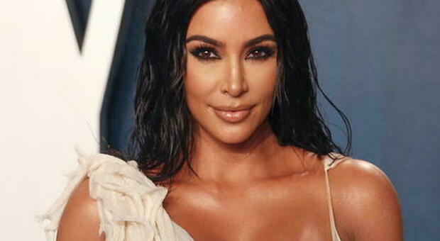 Kim Kardashian citata in giudizio dal suo staff: sottopagati e senza pause