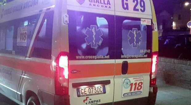 Aggredito in via della Ferrovia ad Ancona: uomo pestato a sangue e con un trauma cranico. Portato in ospedale, non ricorda nulla