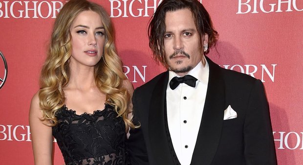 Depp, divorzio da 7 milioni con Amber Heard: si amputa un dito per gelosia