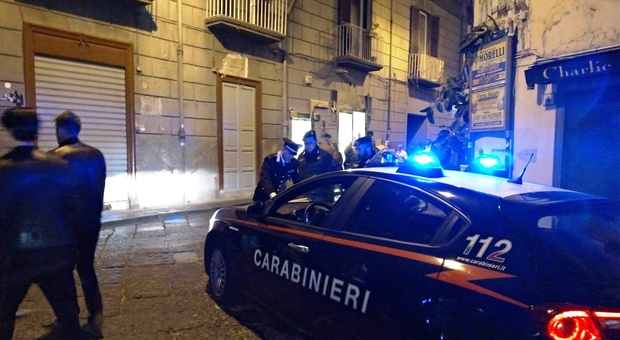 Napoli, blitz dei carabinieri ai «baretti» di Chiaia: pioggia di multe, chiusi tre locali