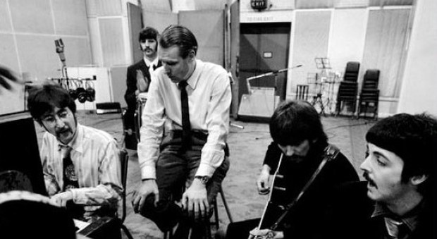Geof Emerick in una foto d'epoca con i Beatles