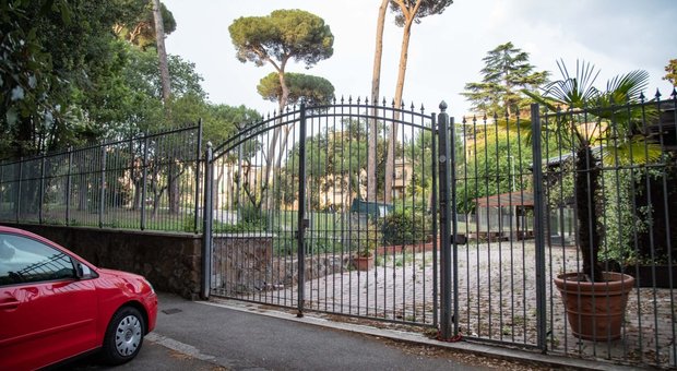 Villa Massimo, inaugurati un mese fa i giardini sono di nuovo chiusi