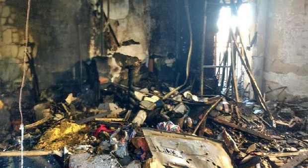 L'abitazione di Faleria devastata dopo l'incendio