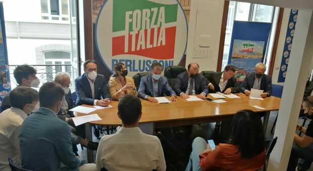 Comunali a Napoli, Forza Italia presenta il nuovo organigramma: ecco tutti i nomi