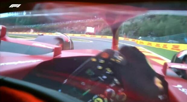 Il giro della pole dall'abitacolo della Ferrari di Sainz