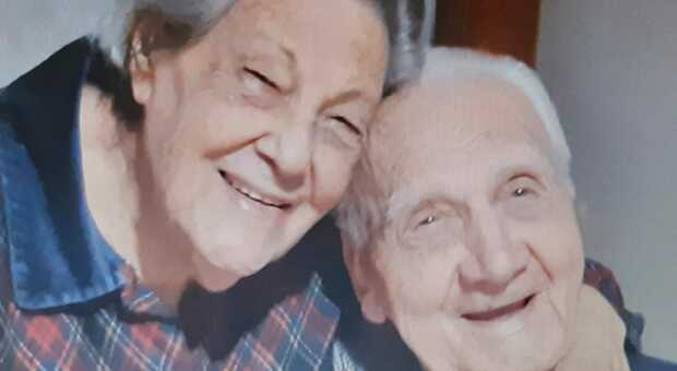 Mario e Laura, la storia d’amore che resiste al tempo: 74 anni insieme