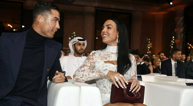 Georgina Rodriguez, alle Maldive senza Ronaldo: «Ha speso 30mila euro al giorno per festeggiare il compleanno»