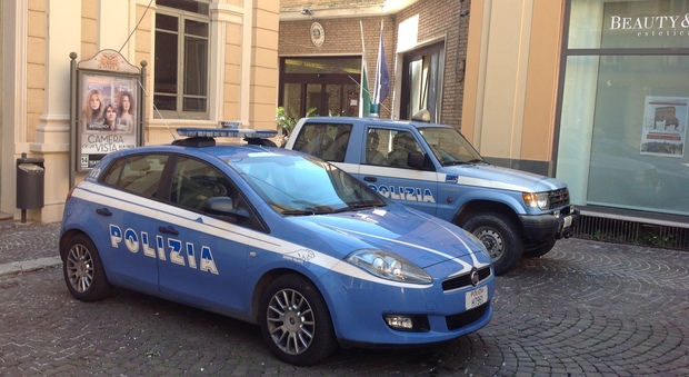 Controlli sulle strade e nei locali da parte della polizia di Osimo
