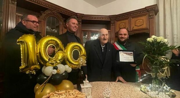 I cento anni di nonno Giuseppe: ha combattuto la seconda guerra mondiale, poi la carriera da carabiniere
