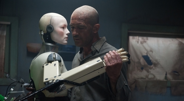 Antonio Banderas in uno scatto tratto dal sul ultimo film sui robot ribelli