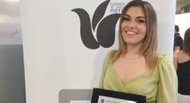 La cantautrice campana Veronica premiata per il videoclip «Acustico» al festival Tulipani di Seta Nera