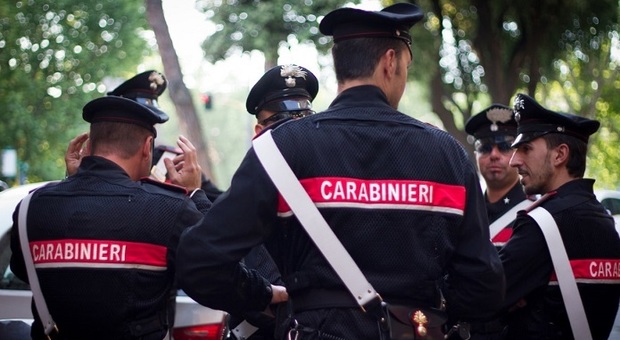 Osimo, fugge per vendere l'auto e togliersi la vita: salvato dai carabinieri