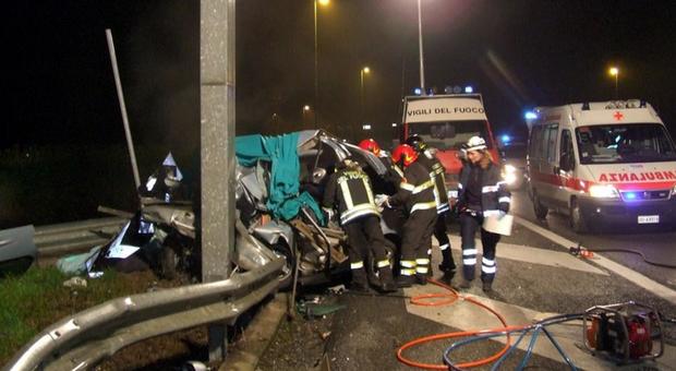 Milano, incidente in tangenziale: gravissima trentaduenne infilzata dal guardrail