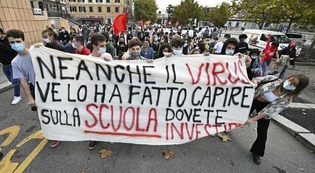 Scuola, weekend di proteste in tutta Italia: studenti e sindacati in piazza. Domani corteo a Roma