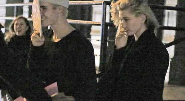 Nuova fiamma per Justin Bieber: paparazzato a New York con Ireland Baldwin, figlia di Alec e Kim Basinger